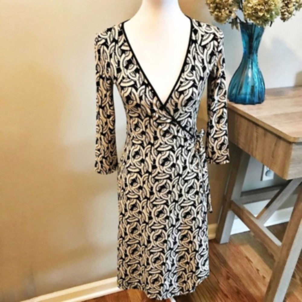 BCBGMAXAZRIA Umbrella Print Wrap Dress size XS